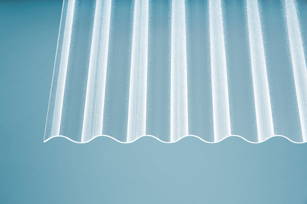 Acryl Profilplatte C-Struktur gekräuselt Sinus 76/18 3mm Klar – auf Carport montiert