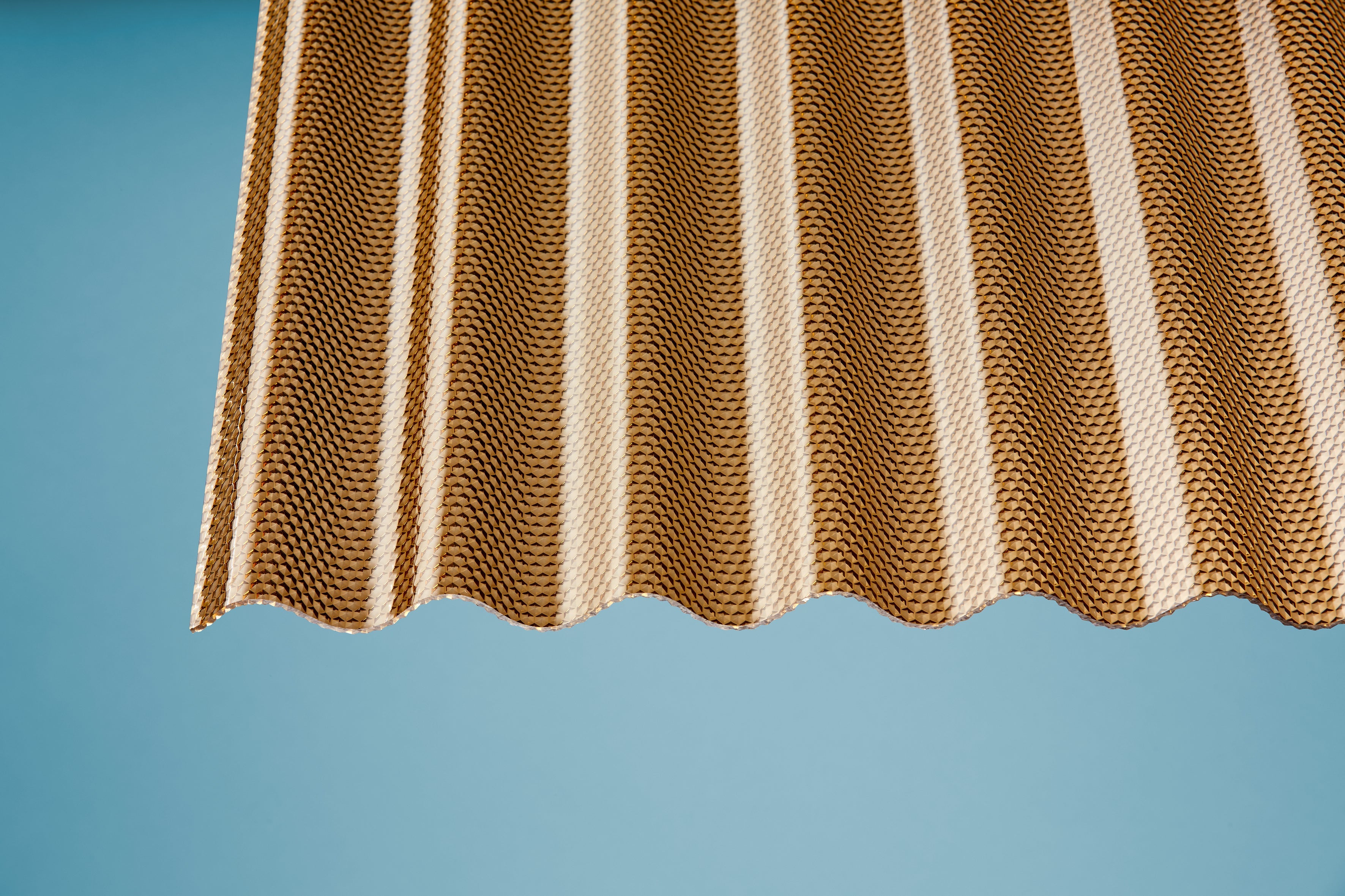 Acryl Profilplatten Wabe – 3mm, 1045mm Breite, Bronze – Produktansicht 3