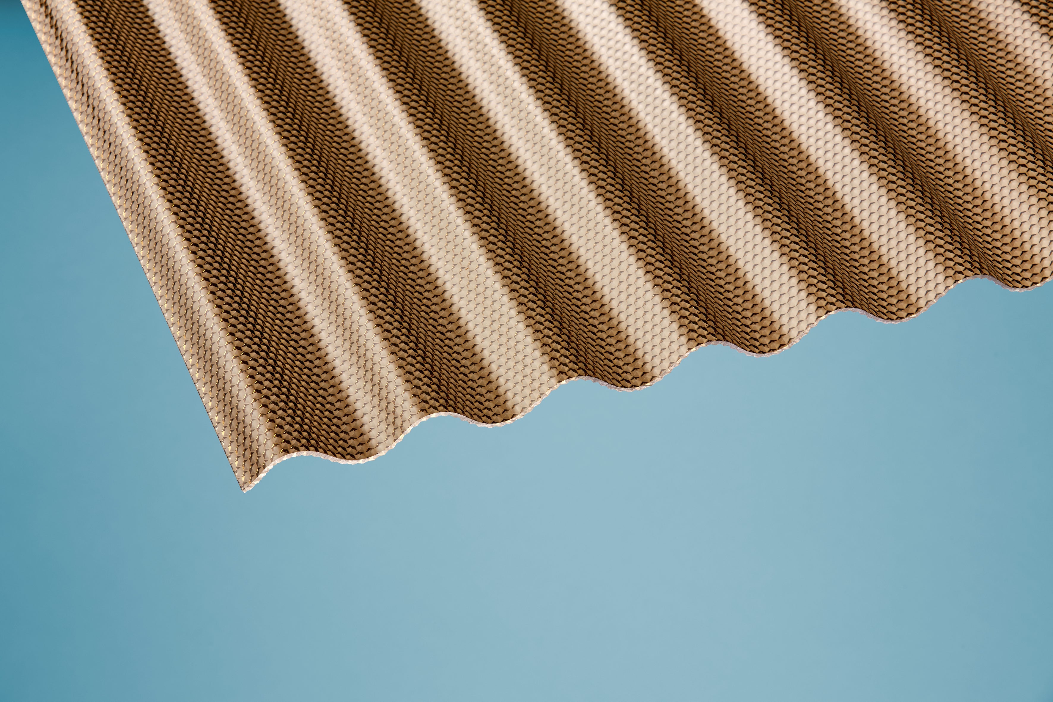 Acryl Profilplatten Wabe – 3mm, 1045mm Breite, Bronze – Produktansicht 4