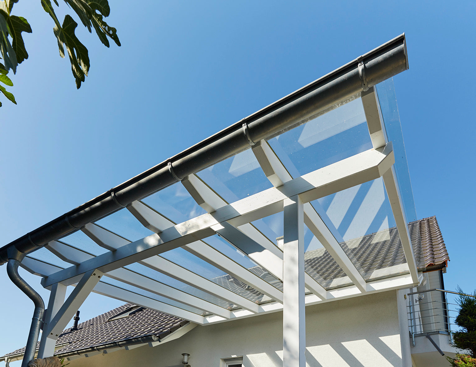 Aluminium-Carport mit Glasdach Seitenansicht