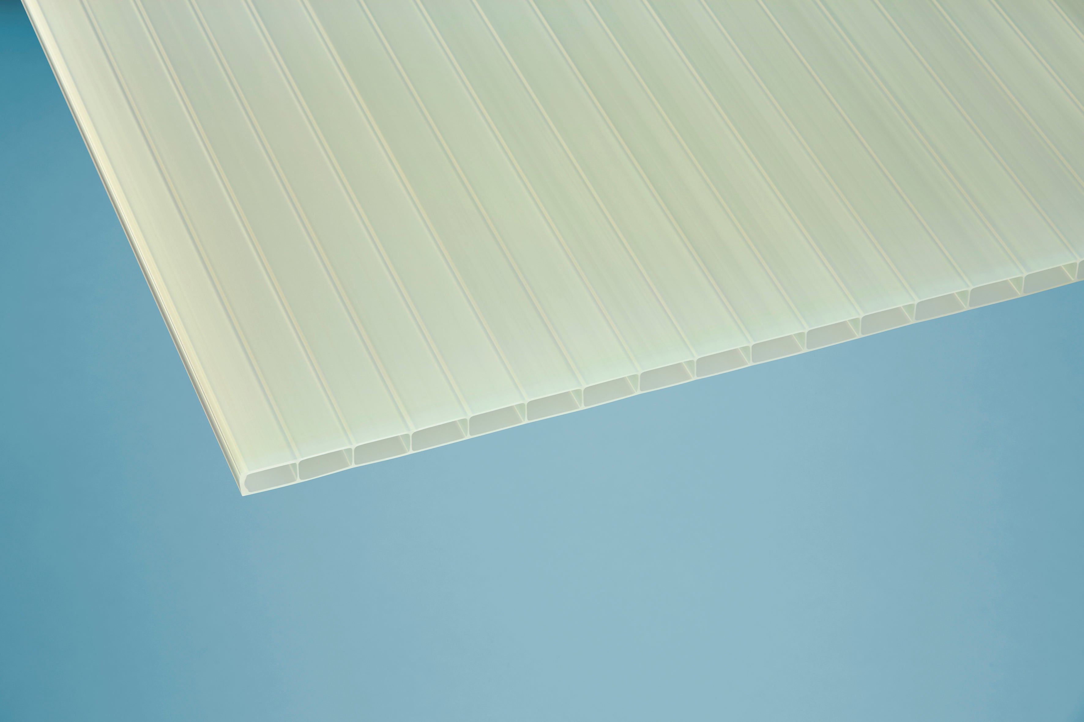 Stegplatte Acryl climablue – 16mm, 980mm Breite, Opalweiß / gold – Produktfoto 3