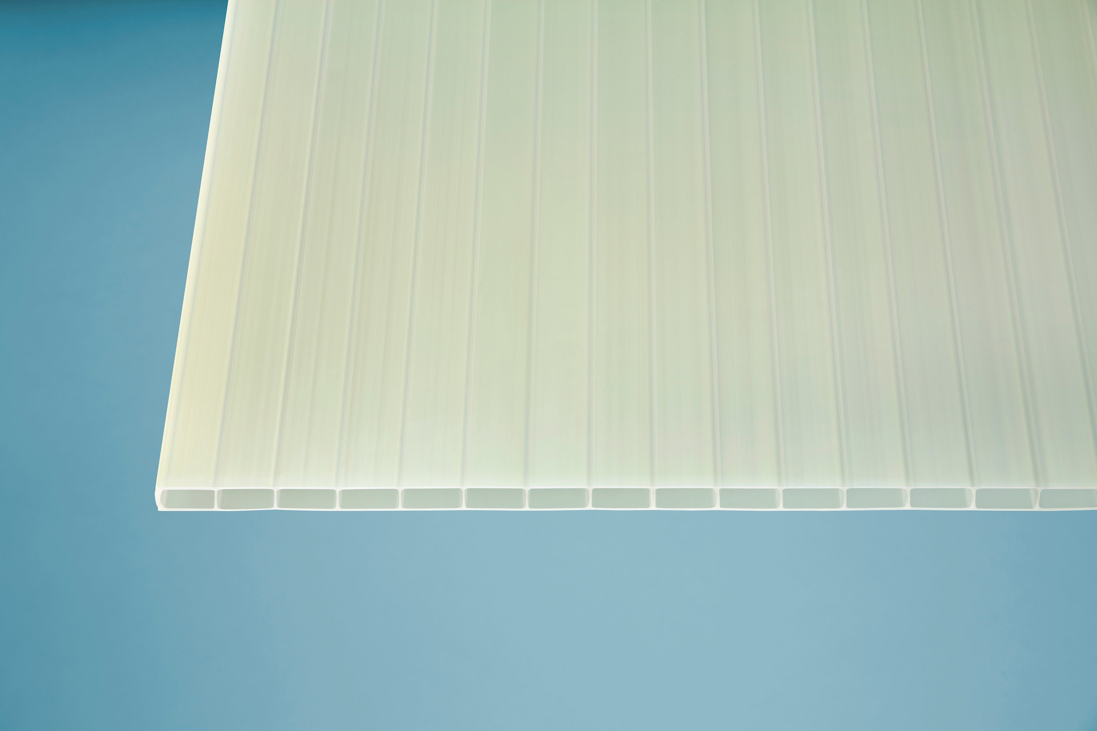 Stegplatte Acryl climablue – 16mm, 980mm Breite, Opalweiß / gold – Produktfoto 4