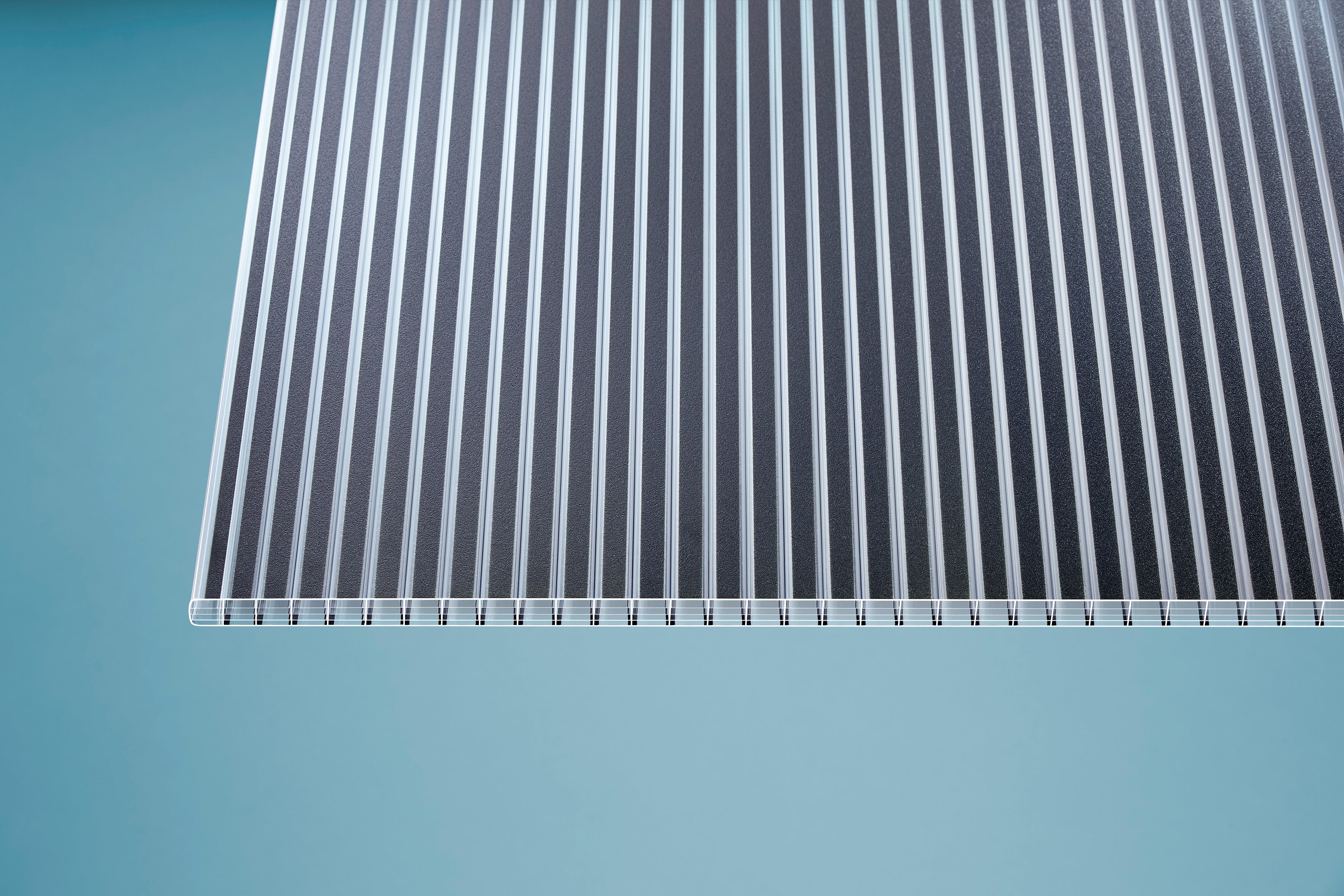 Stegplatte Polycarbonat Gestreift 16 "Zebrastyle" – Anthrazit /Klar – 16mm, 980mm Breite, Klar / anthrazit – Produktansicht 3