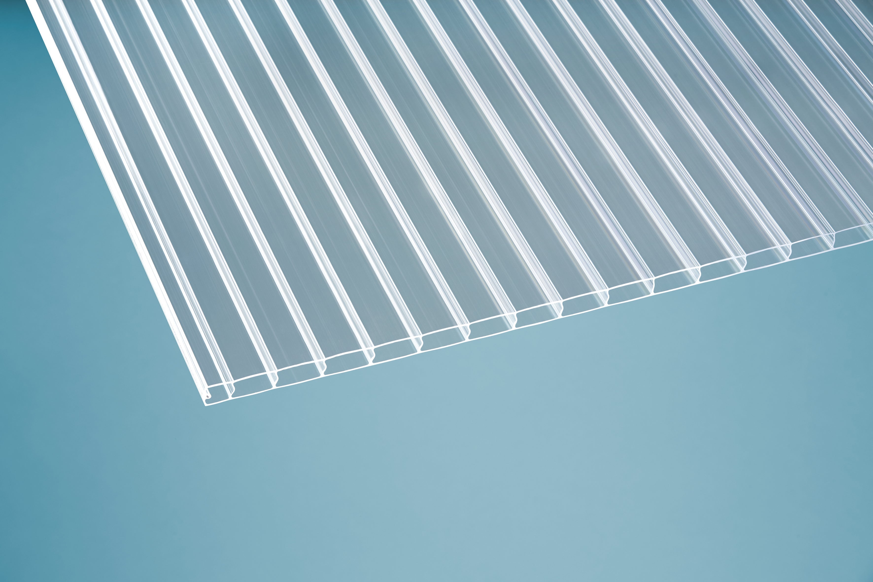 Hohlkammerplatte Polycarbonat Blueline 16mm Klar – Montage auf Terrassendach