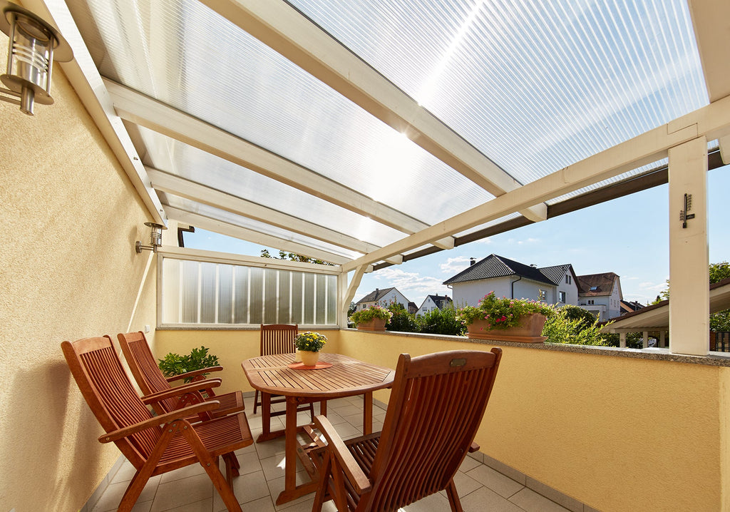 Überdachte Terrasse mit Acryl-Stegplatten